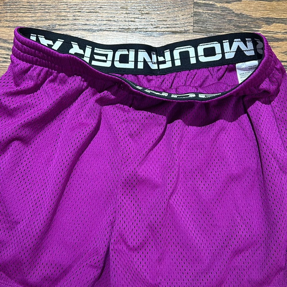 Under Armor Shorts - Picture 2 of 4